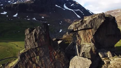 The Thrill of the Climb: A Dolly Zoom Adventure Up a Mountain Fac