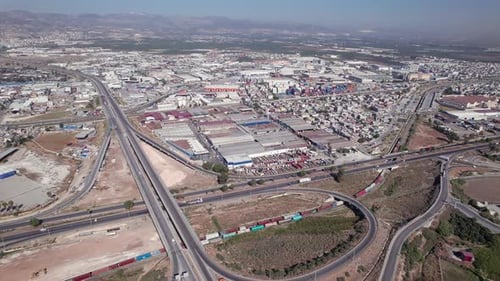 Échangeur autoroutier et ferroviaire