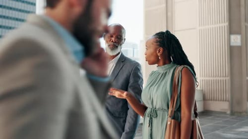 Trabalho em equipe, caminhada e planejamento com empresários na cidade para discussão de propostas