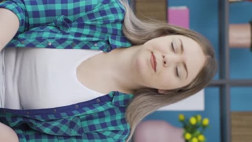 Vídeo vertical de Sneeze.