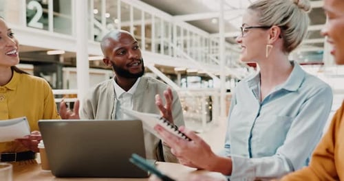 Empresários, diversidade e estratégia de planejamento em empresa startup, agência de marketing