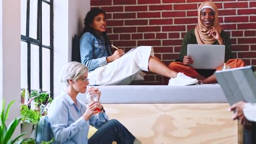 Diversidade, palestrante ou empresária iniciante para estratégia de marketing