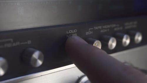 Scwitching on/off loudness on an old and retro amplifier