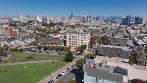 Painted Ladies Victorian Houses in Alamo Square San Francisco