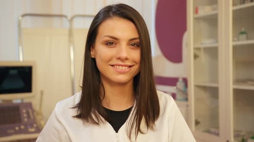 Profesional de la salud en la clínica