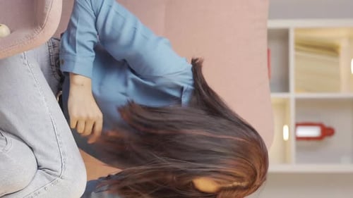 Vídeo vertical de Sneeze.