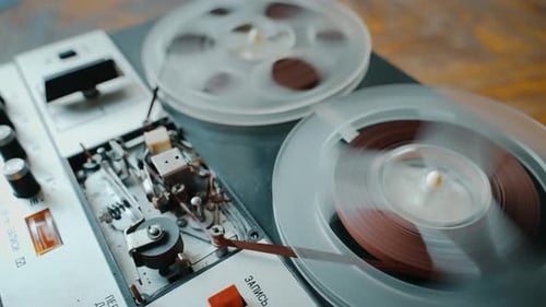 Fastforward Tape in an Old Reeltoreel Tape Recorder