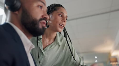 Empresários, call center e coaching em atendimento ao cliente, suporte ou telemarketing no escritório