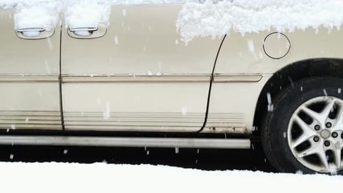 Family suv stuck in frost extreme snowfall