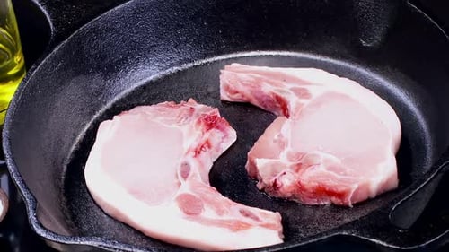 Rotation à la poêle pour côtelettes de porc