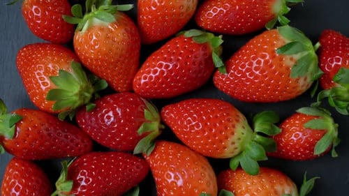 Primer plano de fresas frescas y jugosas para el fondo