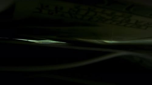 Papierbanknoten mit Einhundert-Dollar-Scheinen. US-Geldbanknoten im Wert von 100 Dollar